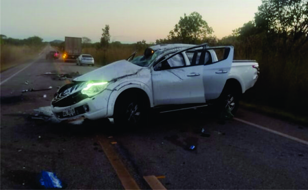 Serventuário da Justiça e empresário morrem em acidente na BR-242 em Peixe